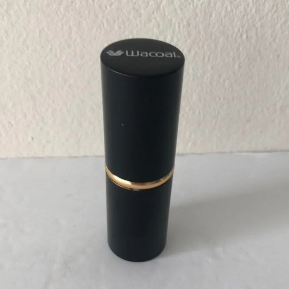 Wacoal Retractable Kabuki Brush for powder, bronzer, or blush